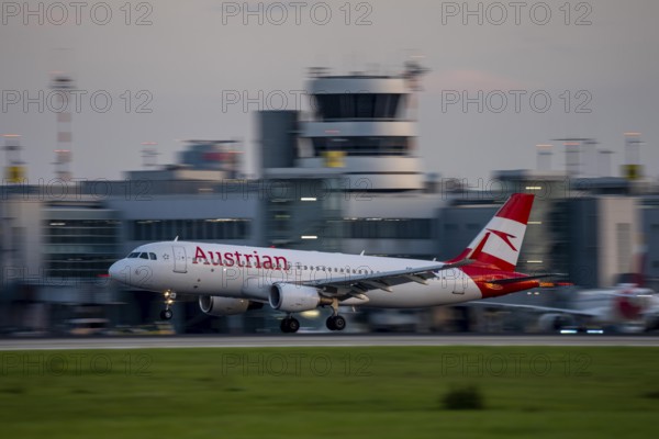 Austrian Airbus A320-214, lands at Düsseldorf Airport, North Rhine-Westphalia, Germany