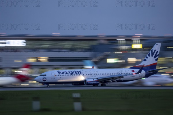 Sunexpress Boeing 737, landing at Düsseldorf Airport, North Rhine-Westphalia, Germany