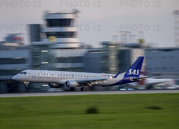 SAS Scandinavia Embraer E195LR, landing at Düsseldorf Airport, North Rhine-Westphalia, Germany