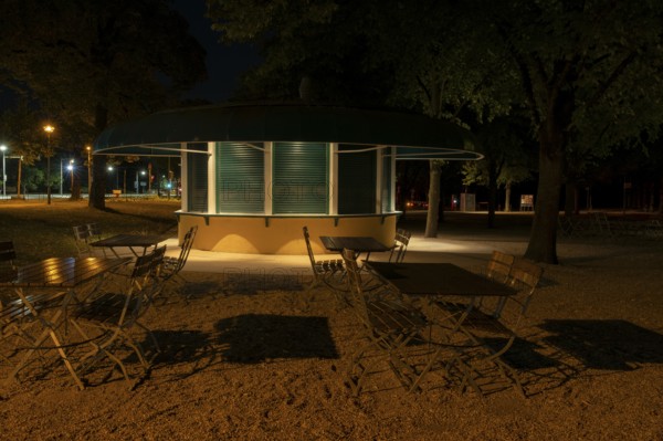 Night shot of a closed kiosk with seating in the Herrenhausen Gardens, Herrenhausen, Hanover, Lower Saxony, Germany