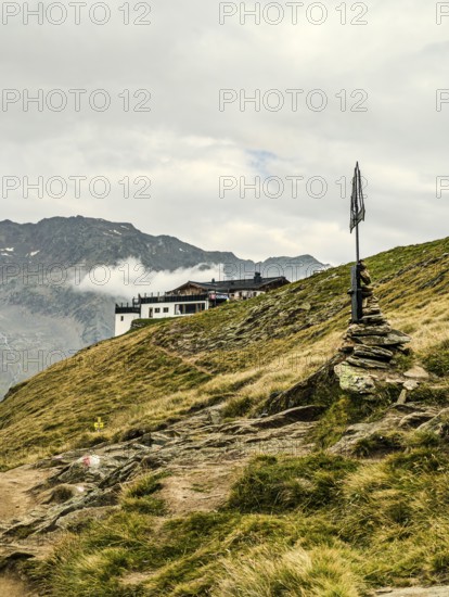 Mountain hiking trail on the Hohe Mut in the Ötztal Alps above Gurgl, Sölden, Tyrol, Austria