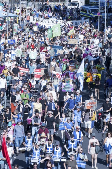 Participants of the NGOs on the Reichstagsufer at the demonstration on climate protection organised together with Fridays for Future, Berlin, 20.09.2025