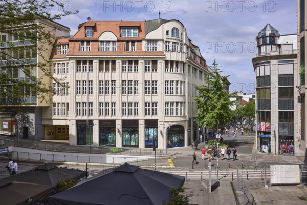 City centre, general architecture, shops, pedestrians as accessories, elevated perspective, blue sky, cumulus clouds, intersection Hirschstraße with Breite Straße, Stuttgart, state capital, urban district Stuttgart, Baden-Württemberg, Germany