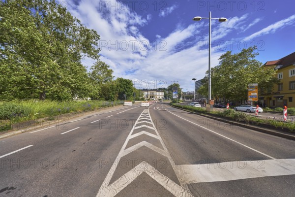 Road, carriageway, traffic guidance, asphalt road, lane markings, restricted area, lantern, trees, lawn, blue sky, cumulus clouds, Richard-von-Weizsäcker-Planie, federal road B27, Stuttgart, state capital, urban district of Stuttgart, Baden-Württemberg, Germany