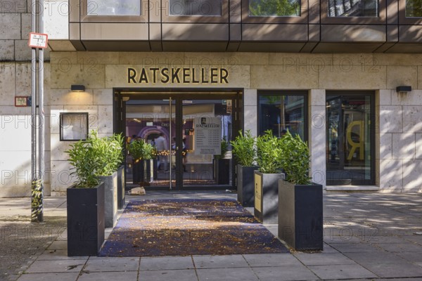 Restaurant Ratskeller, entrance, building, facade, pedestrian zone, market square, Stuttgart, state capital, city district of Stuttgart, Baden-Württemberg, Germany