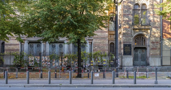Front of the Jewish Synagogue in Oranienburger Straße, Berlin, Germany
