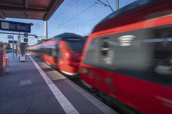 Regional trains arriving at Nuremberg Central Station, Nuremberg, Middle Franconia, Bavaria, Germany