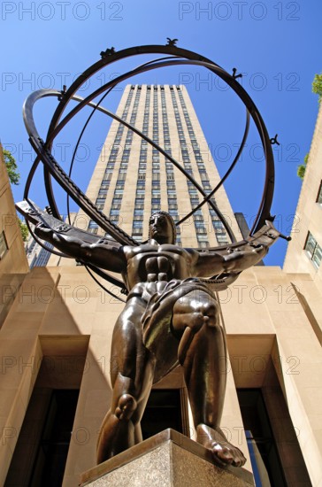 Atlas statue at Rockefeller Centre, behind the Rockefeller office building, Manhattan, New York City, USA