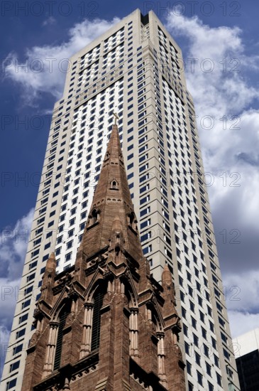 Presbyterian Church, built between 1844 and 1846, in front of a woken scraper, 48 Fifth Avenue, New York City, USA
