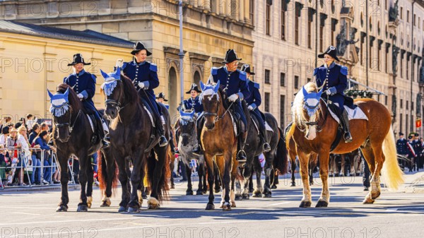 Chiemgauer Jagdreiter Münchner Bürgerwehr, Trachten- und Schützenzug, Oktoberfest, Munich, Upper Bavaria, Bavaria, Germany