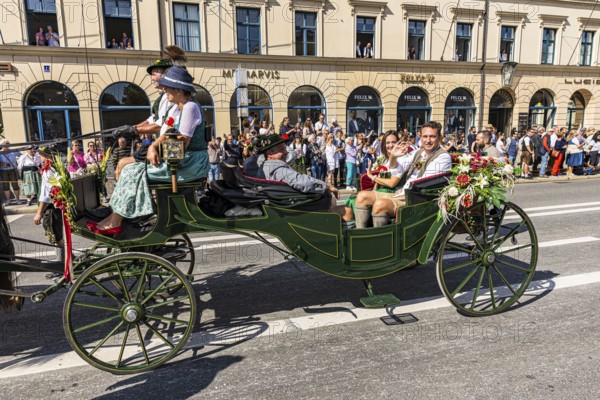 Festive carriage of the Bavarian Minister of Justice Georg Eisenreich with his woman, procession of traditional costumes and marksmen, Oktoberfest, Munich, Upper Bavaria, Bavaria, Germany