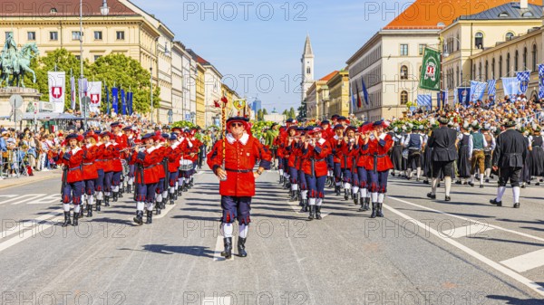 Marching band of the Teisnach volunteer fire brigade in Lower Bavaria, traditional traditional costume and rifle procession, Oktoberfest, Munich, Upper Bavaria, Bavaria, Germany