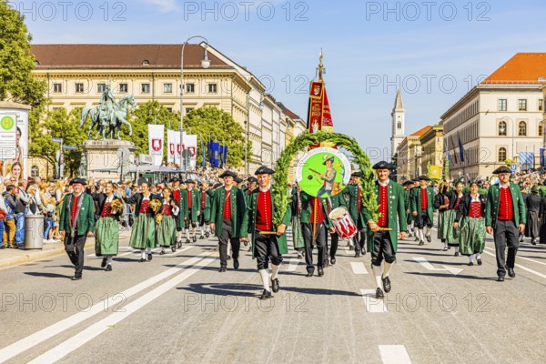 Dietershofen firearms club from Unterallgäu, traditional traditional costume and marksmen's parade, Oktoberfest, Munich, Upper Bavaria, Bavaria, Germany