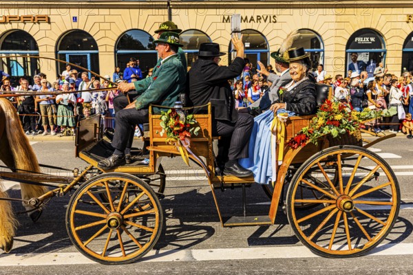 Festive carriage from the Festring Munich, traditional traditional costume and shooting parade, Oktoberfest, Munich, Upper Bavaria, Bavaria, Germany