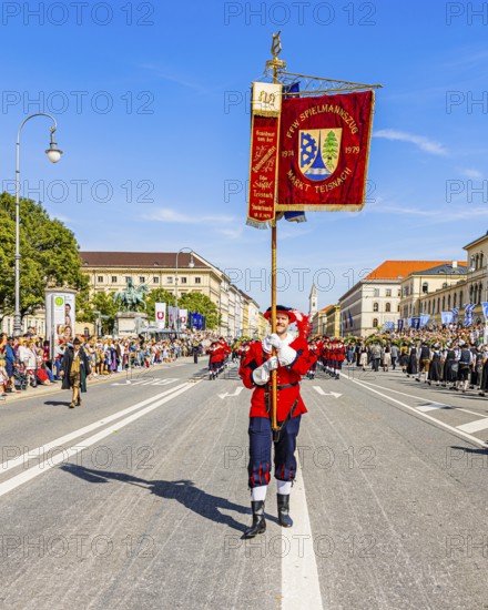 Flag bearer of the marching band of the Teisnach volunteer fire brigade in Lower Bavaria, traditional traditional costume and rifle procession, Oktoberfest, Munich, Upper Bavaria, Bavaria, Germany