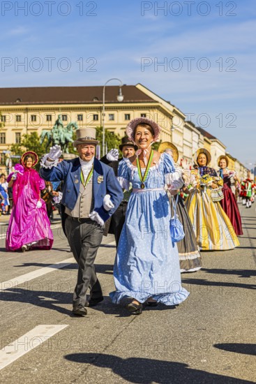 Alt-Monachia-Gesellige Bürgerzunft in historical costumes, Trachten- und Schützenzug, Oktoberfest, Munich, Upper Bavaria, Bavaria, Germany