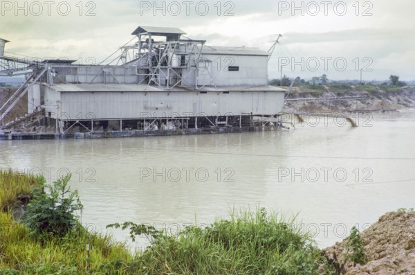 Tanjung Tualang Dredge No.5 (TT5) tin mining dredger built in England in 1938 by F.W.Payne & Son, Batu Gajah, Perak, Malaya, Malaysia, south east Asia 1965