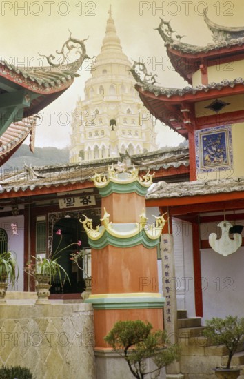 Buddhist temple, Kek Lok Si Temple, Pulau Pinang, Malaysia Penang, Penang Island, Malaya, Malaysia 1965
