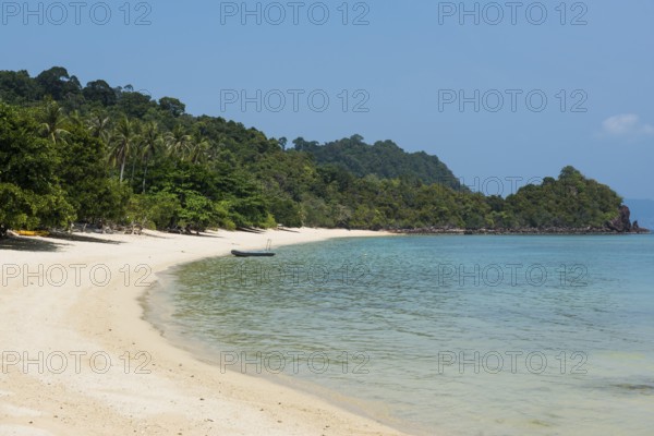 White sandy beach and coconut palms, Paradise Beach, Koh Great white shark, Ko Ngai, Krabi province, Trang, Southern Thailand, Andaman Sea, Thailand