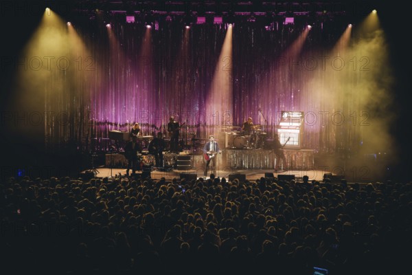Ben Schneider, singer of Lord Huron live at the Tempodrom Berlin on 08.09.2025