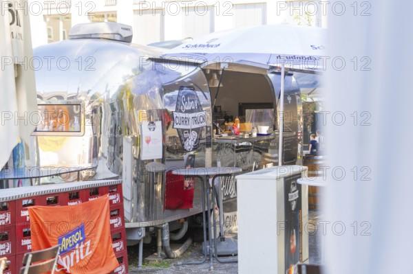 Shiny chrome-look curry snack van with drinks, in an urban environment, Sindelfingen, Böblingen district, Germany