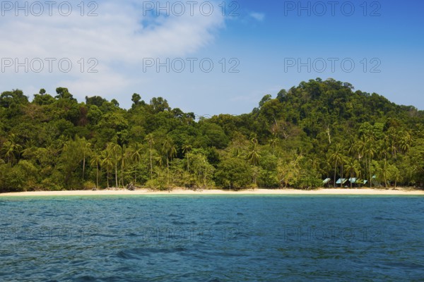 White sandy beach, Sunrise Beach, Koh Kradan, Hat Chao Mai National Park, Trang Province, Southern Thailand, Andaman Sea, Thailand