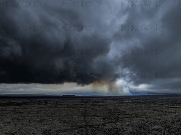 Ash cloud, volcanic eruption, Sundhnúkur crater chain, July 2025, Reykjanes Peninsula, Iceland
