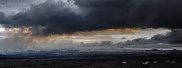 Lava, lava field, ash cloud, volcanic eruption, panorama, mountains, Sundhnúkur crater chain, July 2025, Reykjanes Peninsula, Iceland