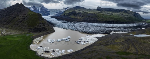 Glacier, glacier tongue, glacier lake, mountains, cloudy, aerial view, panorama, summer, Svinafellsjökull, Skaftafell, Islandult