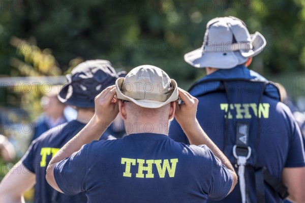 THW emergency services at a meeting of the water hazards section in Düsseldorf, during the major exercise FÜLEX25 of the THW, Federal Agency for Technical Relief, North Rhine-Westphalia, which lasts several days. Over 4 weekends, more than 3500 volunteers from the 127 North Rhine-Westphalia local associations practise many different operational scenarios