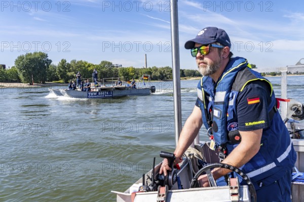 Exercise run of a multi-purpose pontoon on the Rhine, support boat of the specialist group for water hazards, in Düsseldorf, the motorised pontoon can be used as a ferry for people or equipment, as a working platform or bridge, during the major exercise FÜLEX25, lasting several days, of the THW, Technical Relief Agency, North Rhine-Westphalia regional association, over 3500 volunteers from the 127 North Rhine-Westphalia local associations practise many different deployment scenarios over 4 weekends