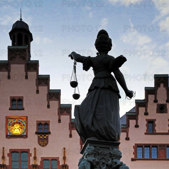 Justitia with scales, Fountain of Justice at the town hall in the evening, Römerberg, Old Town, Frankfurt am Main, Hesse, Germany
