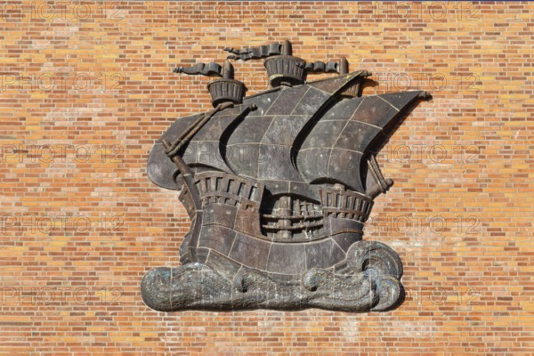 Stylised relief of a cog on a brick wall, Silo IV, built 1935-36, Hafenstraße 6-7, Hafeninsel, Old Town, UNESCO World Heritage Site, Hanseatic City of Stralsund, Mecklenburg-Western Pomerania, Germany