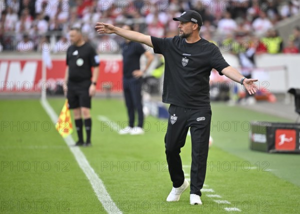 Coach Sebastian Hoeneß VfB Stuttgart on the sidelines Gesture Gesture Bundesliga, MHPArena, MHP Arena Stuttgart, Baden-Württemberg, Germany