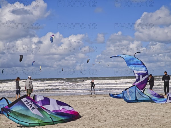 California kitesurfing Masters 2025, kitesurfing on the North Sea beach on the edge of the UNESCO World Heritage Wadden Sea, sports competition, flags, strong wind, high swell, whitecaps, summer, sun, blue sky, white clouds, Ording, Sankt Peter-Ording, Schleswig-Holstein, Germany