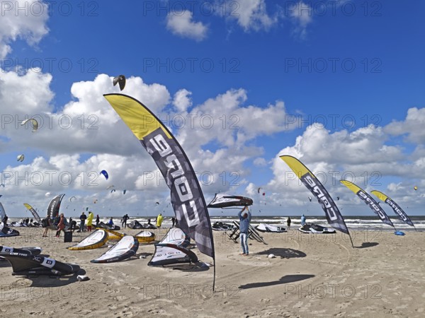 California kitesurfing Masters 2025, kitesurfing on the North Sea beach on the edge of the UNESCO World Heritage Wadden Sea, surfboards, sports competition, flags, strong wind, high swell, whitecaps, summer, sun, blue sky, white clouds, Ording, Sankt Peter-Ording, Schleswig-Holstein, Germany