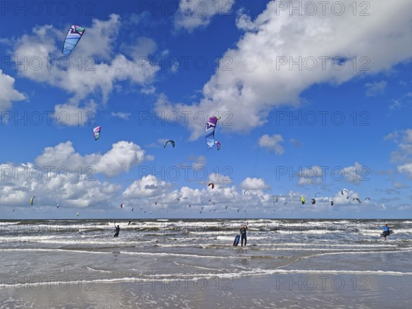 California kitesurfing Masters 2025, kitesurfing on the North Sea beach on the edge of the UNESCO World Heritage Wadden Sea, sports competition, strong wind, high swell, whitecaps, summer, sun, blue sky, white clouds, Ording, Sankt Peter-Ording, Schleswig-Holstein, Germany