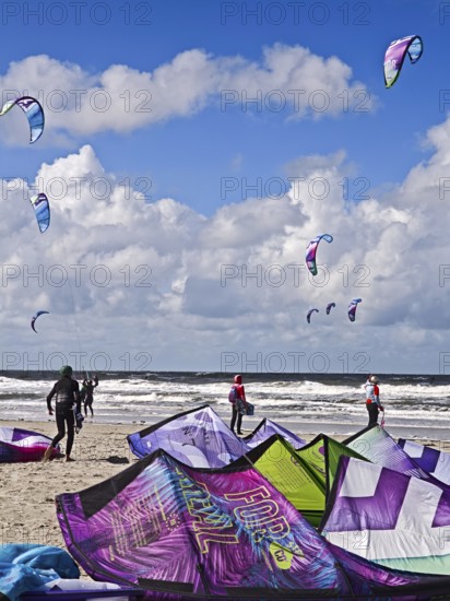 California kitesurfing Masters 2025, kitesurfing on the North Sea beach on the edge of the UNESCO World Heritage Wadden Sea, sports competition, flags, strong wind, high swell, whitecaps, summer, sun, blue sky, white clouds, Ording, Sankt Peter-Ording, Schleswig-Holstein, Germany