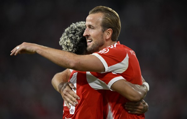 Goal celebration Harry Kane FC Bayern Munich FCB (09) Luis Diaz FC Bayern Munich FCB (14) Action on the ball Allianz Arena, Munich, Bavaria, Germany