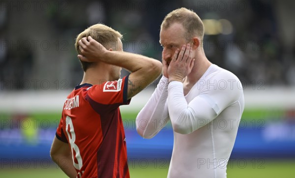 After the match Leo Scienza 1. FC Heidenheim 1846 FCH (08) in discussion with Maximilian Arnold VfL Wolfsburg (27) Gesture Gesture Horrified Horrified Voith-Arena, Heidenheim, Baden-Württemberg, Germany