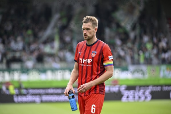Patrick Mainka 1. FC Heidenheim 1846 FCH (06) with captain's armband in rainbow colours, Voith-Arena, Heidenheim, Baden-Württemberg, Germany