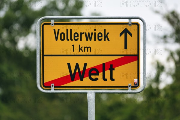 Town sign, traffic sign at the end of the village, end of the village world, inscription, village on the Eiderstedt peninsula, North Frisia, Germany