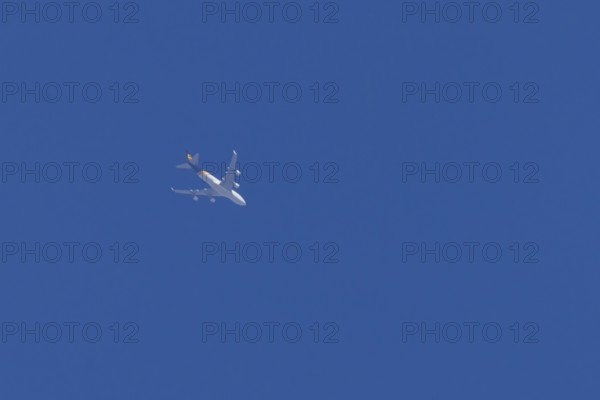 Boeing 747 jumbo jet cargo aircraft of UPS United Postal Service flying in a blue sky, England, United Kingdom
