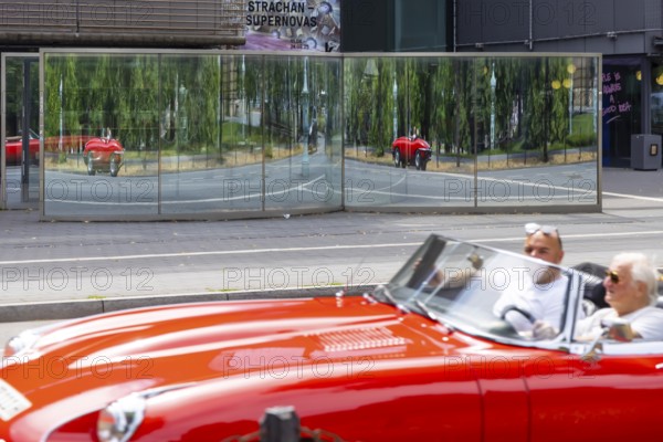 Mirror in front of the Kunsthalle Mannheim. Distorted vehicles are reflected in the glass. Mannheim, Baden-Württemberg, Germany
