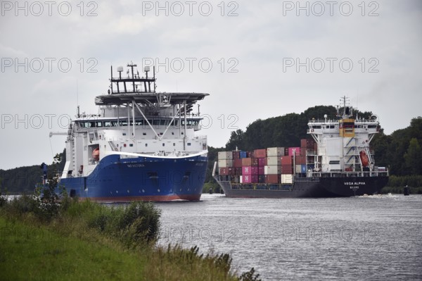 Cable carrier, sea cable carrier, ship, vessel, specialised ship, NKT VICTORIA sails in the Kiel Canal, NOK, Kiel Canal, Kiel Canal, Schleswig-Holstein, Germany