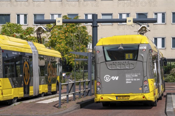 U-OV bus station at Utrecht-Lunetten railway station, electric bus, fast charging station via pantograph on the roof, direct connection of bus, train and cycle route, Netherlands