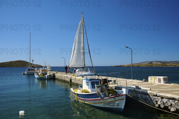 Two boats are moored at a pier, a sailing boat sails past, Analipsi, Maltezana, Astypalea, Astipalea, Astipaleia, Dodecanese, Greek Islands, Greece