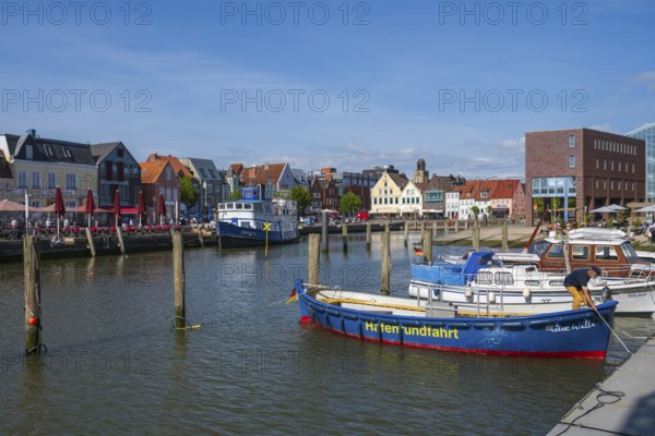 Buildings and ships at the harbour, Husum, North Frisia, North Sea, Schleswig-Holstein, Germany