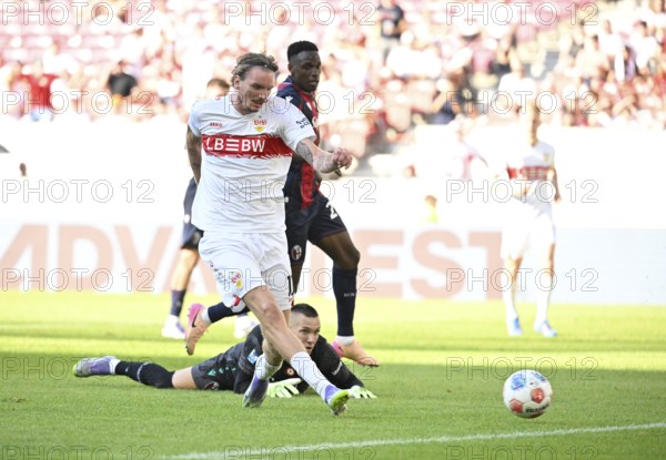 Goal kick Action Goal chance Nick Woltemade VfB Stuttgart (11) Goalkeeper Lukasz Skorupski FC Bologna (01) on the ground Jhon Lucumi FC Bologna (26) MHP Arena Stuttgart, Baden-Württemberg, Germany
