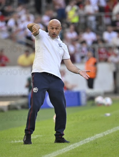 Coach Vincenzo Italiano FC Bologna Gesture Gesture on the sidelines MHPArena, MHP Arena Stuttgart, Baden-Württemberg, Germany
